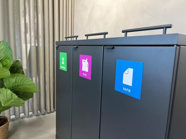 Påsætning af piktogrammer hos Bica