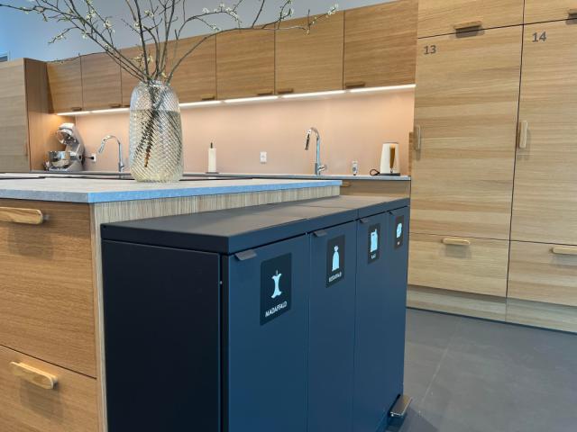 Bica Modell 975 Avfallssortering 2x65 liter Fotpedaler Antracit